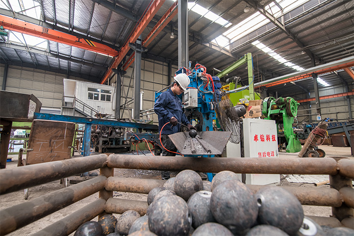 穆棱网架配件-螺栓球加工车间